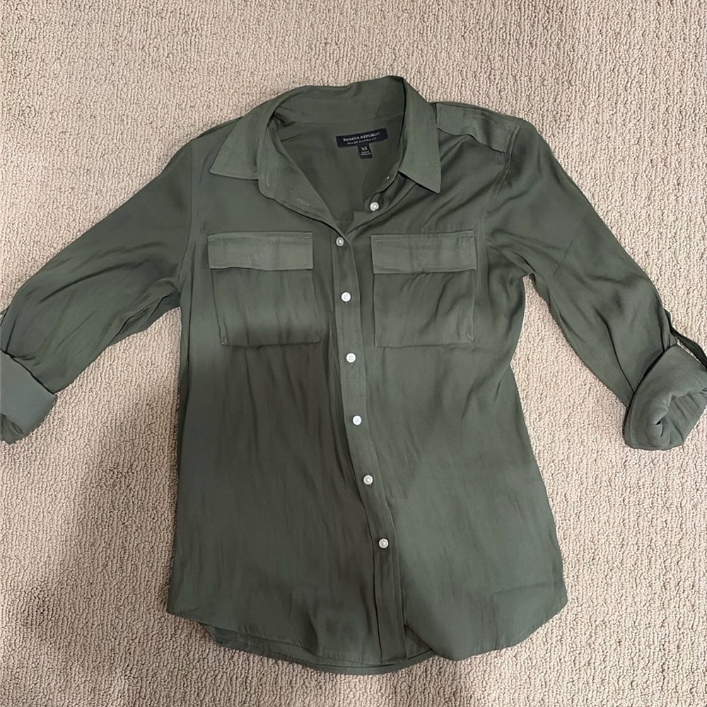 Banana republic silky Dillon button up shirt bundle 3/$15